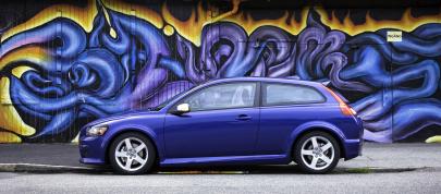 Volvo C30 (2010) - picture 12 of 24