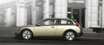 Volvo C30 (2010) - picture 15 of 24