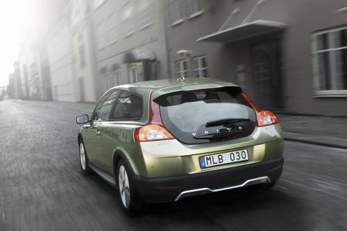 Volvo C30 (2010) - picture 16 of 24