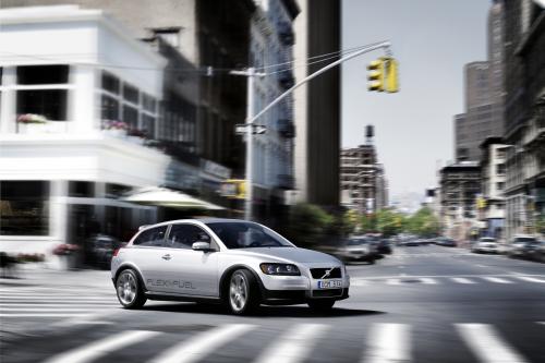 Volvo C30 (2010) - picture 17 of 24