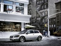Volvo C30 (2010) - picture 18 of 24