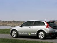 Volvo C30 (2010) - picture 22 of 24