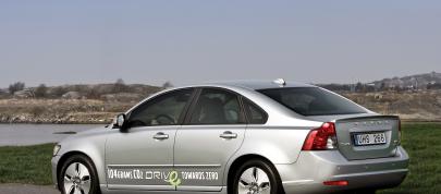 Volvo S40 (2010) - picture 4 of 18