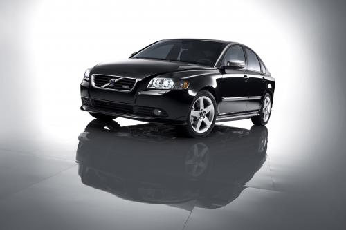 Volvo S40 (2010) - picture 8 of 18