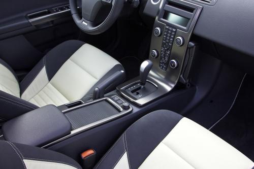 Volvo S40 (2010) - picture 16 of 18