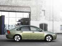 Volvo S40 (2010) - picture 1 of 18