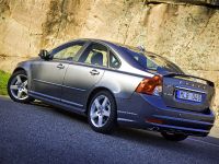 Volvo S40 (2010) - picture 5 of 18