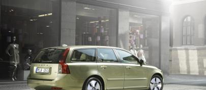 Volvo V50 (2010) - picture 4 of 15