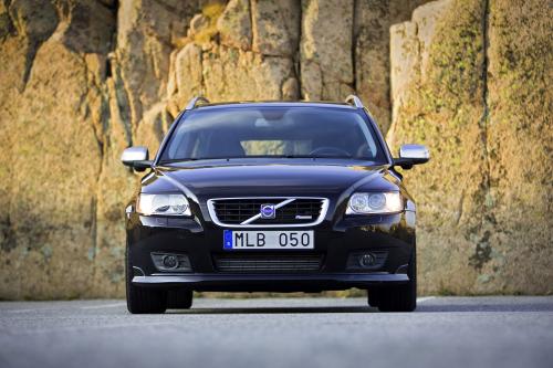 Volvo V50 (2010) - picture 1 of 15