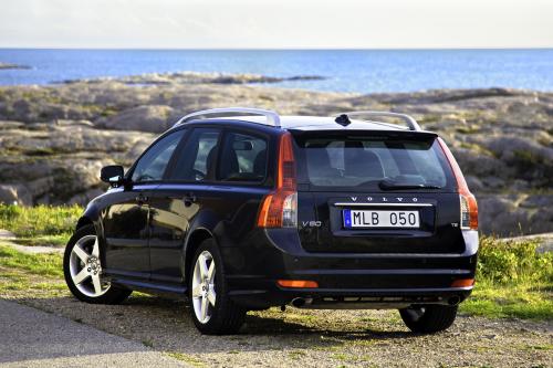 Volvo V50 (2010) - picture 8 of 15