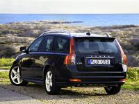 Volvo V50 (2010) - picture 8 of 15
