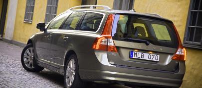 Volvo V70 (2010) - picture 12 of 27