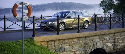 Volvo V70 (2010) - picture 15 of 27