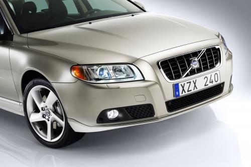 Volvo V70 (2010) - picture 1 of 27