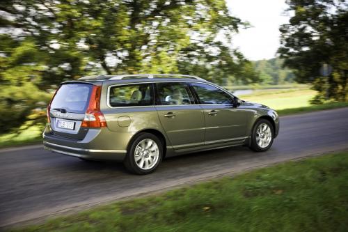 Volvo V70 (2010) - picture 8 of 27