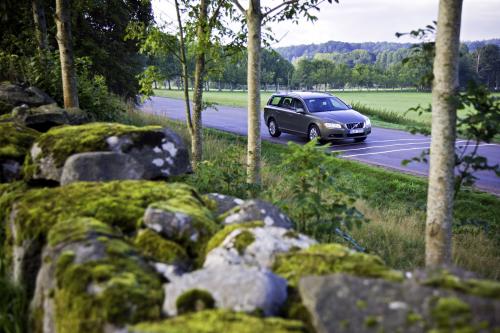 Volvo V70 (2010) - picture 16 of 27