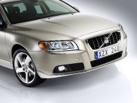 Volvo V70 (2010) - picture 1 of 27