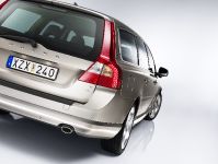Volvo V70 (2010) - picture 2 of 27