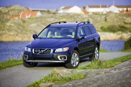 Volvo XC70 (2010) - picture 9 of 24