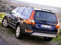 Volvo XC70 (2010) - picture 11 of 24