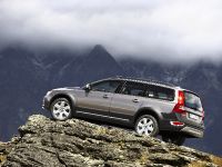Volvo XC70 (2010) - picture 13 of 24