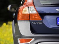 Volvo XC70 (2010) - picture 14 of 24