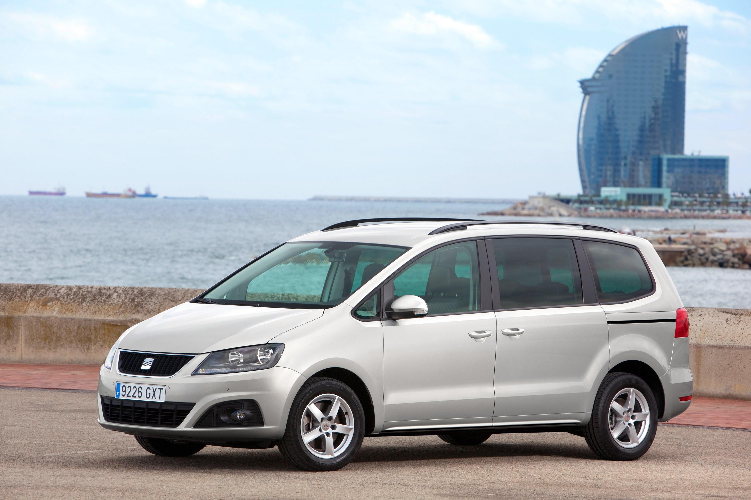 7 местные автомобили бу. Seat Alhambra 2011. Seat Alhambra. Сеат минивэн Альхамбра. Seat Alhambra 2015.