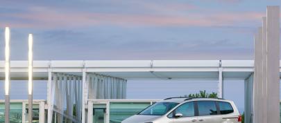 Seat Alhambra (2011) - picture 7 of 44