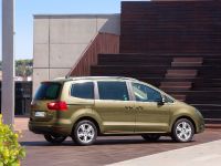 Seat Alhambra (2011) - picture 2 of 44