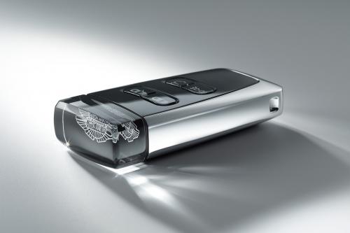 Aston Martin Rapide Luxe (2011) - picture 8 of 8