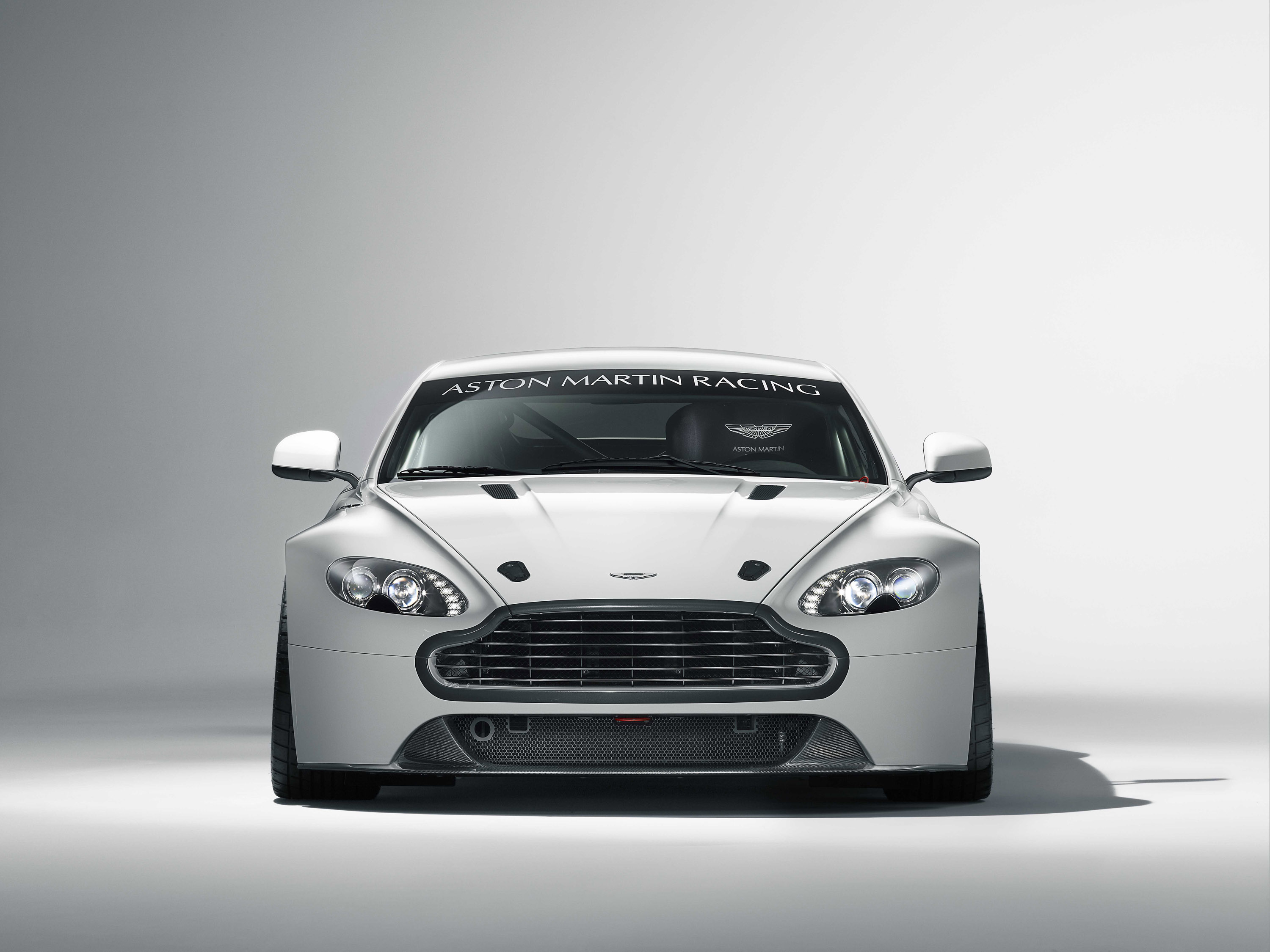 Aston Martin Vantage GT4