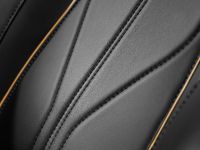 Aston Martin Virage (2011) - picture 18 of 21