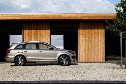 Audi Q7 3.0 TDI quattro (2011) - picture 1 of 3