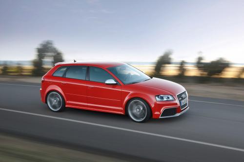 Audi RS3 (2011) - picture 17 of 39