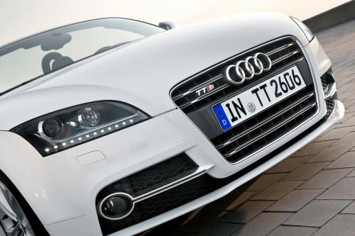 Audi TT Coupe (2011) - picture 8 of 13