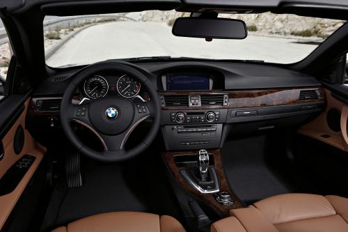 BMW 3 Series Convertible (2011) - picture 9 of 22