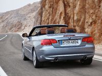 BMW 3 Series Convertible (2011) - picture 3 of 22