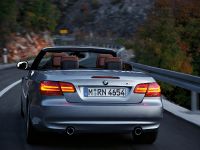 BMW 3 Series Convertible (2011) - picture 11 of 22