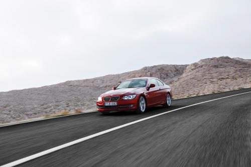 BMW 3 Series Coupe (2011) - picture 1 of 24
