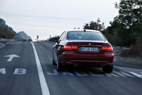 BMW 3 Series Coupe (2011) - picture 8 of 24