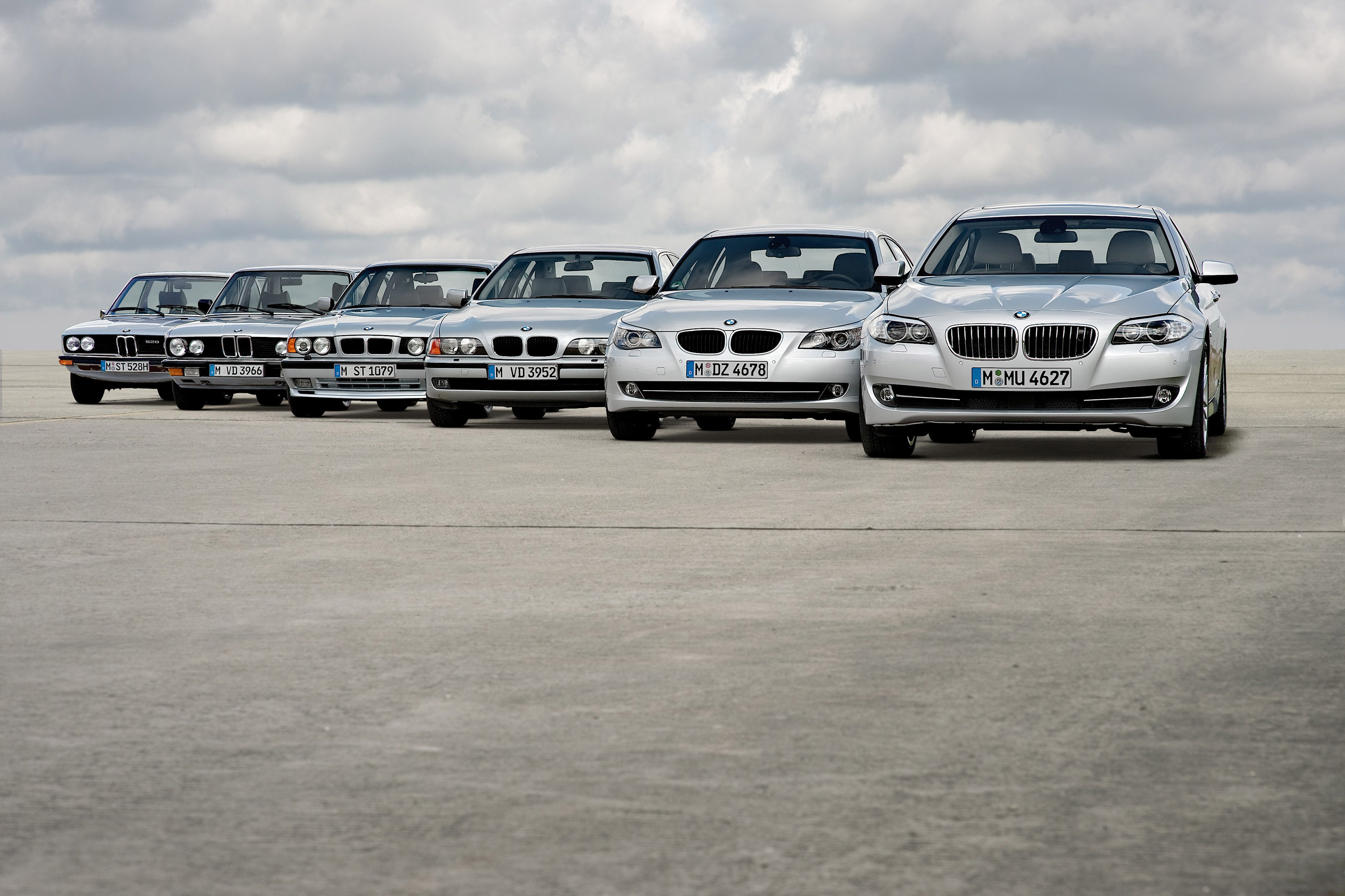 Бмв 5 поколения. BMW 5 Series Evolution. Кузова БМВ 5. BMW 5 Generations.