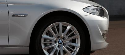 BMW 5 Series Sedan (2011) - picture 36 of 57