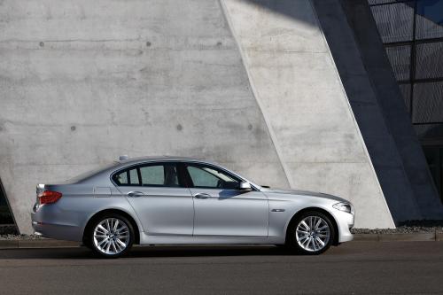 BMW 5 Series Sedan (2011) - picture 24 of 57