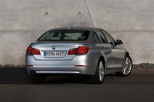 BMW 5 Series Sedan (2011) - picture 25 of 57