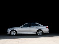 BMW 5 Series Sedan (2011) - picture 29 of 57