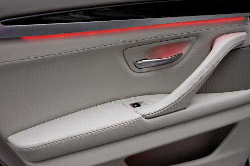 BMW 5 Series Touring (2011) - picture 1 of 34