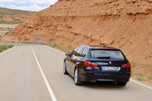 BMW 5 Series Touring (2011) - picture 33 of 34