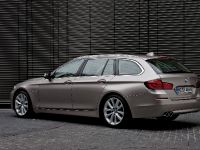 BMW 5 Series Touring (2011) - picture 2 of 34