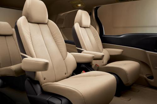Buick GL8 (2011) - picture 17 of 28