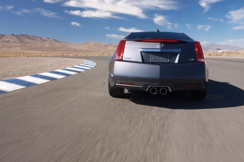 Cadillac CTS-V Coupe (2011) - picture 9 of 10